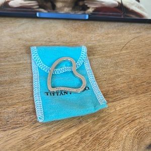 Tiffany & Co. Elsa Peretti Open Heart Key Ring in Sterling Silver New with pouch
